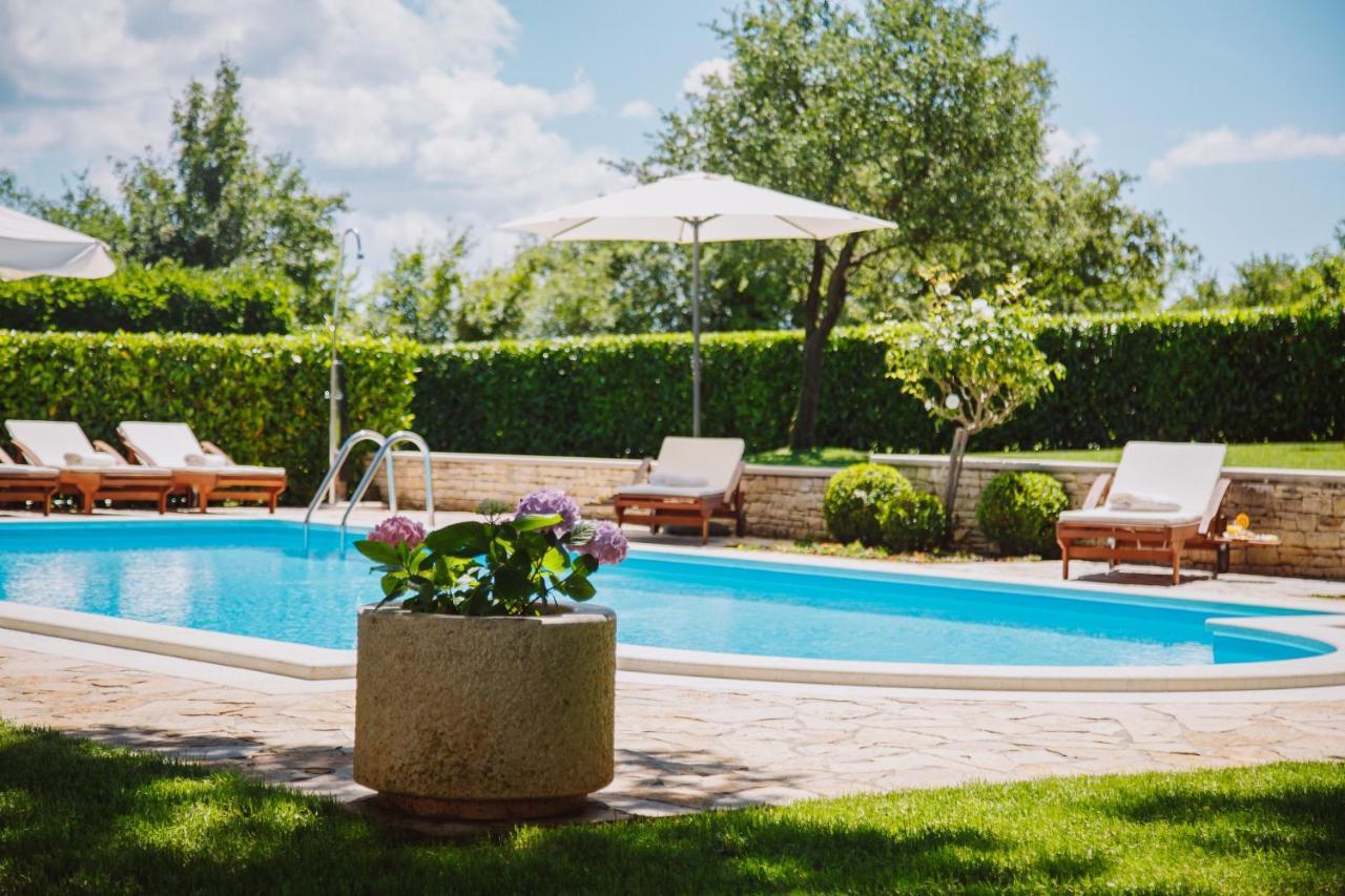 Villa Kringa Tinjan Exteriér fotografie