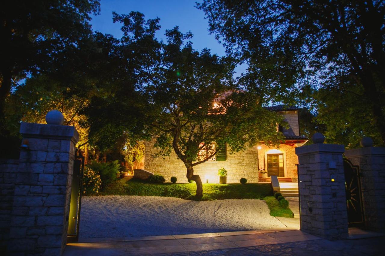 Villa Kringa Tinjan Exteriér fotografie