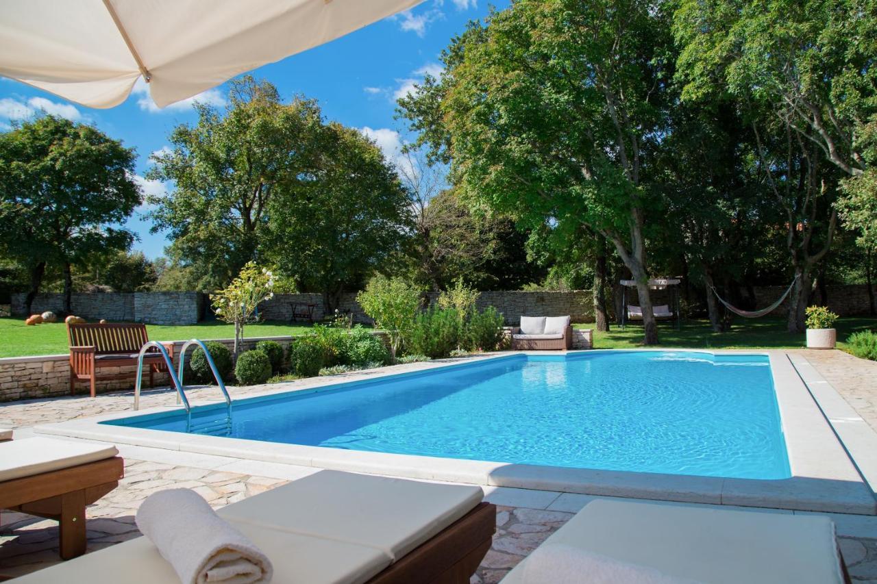 Villa Kringa Tinjan Exteriér fotografie