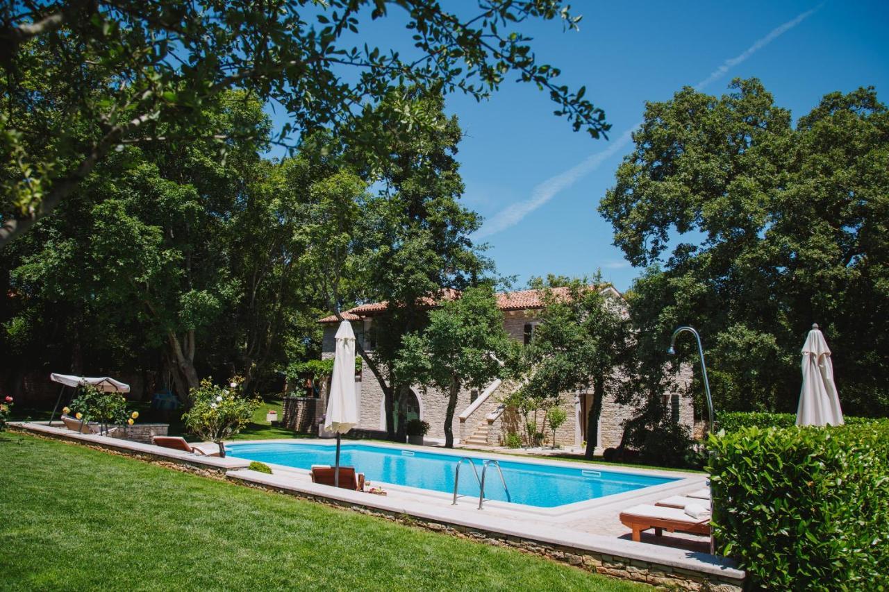 Villa Kringa Tinjan Exteriér fotografie