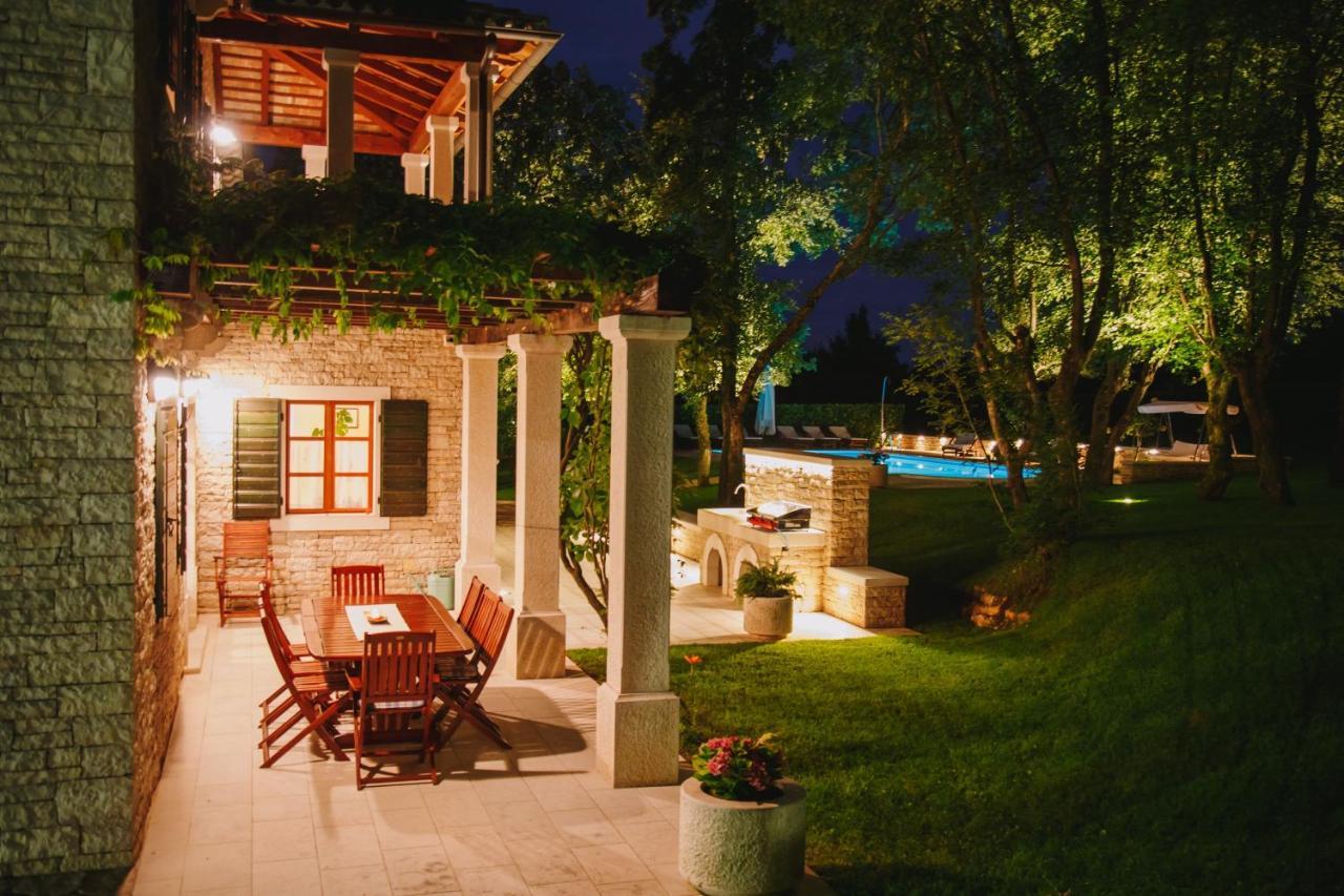 Villa Kringa Tinjan Exteriér fotografie