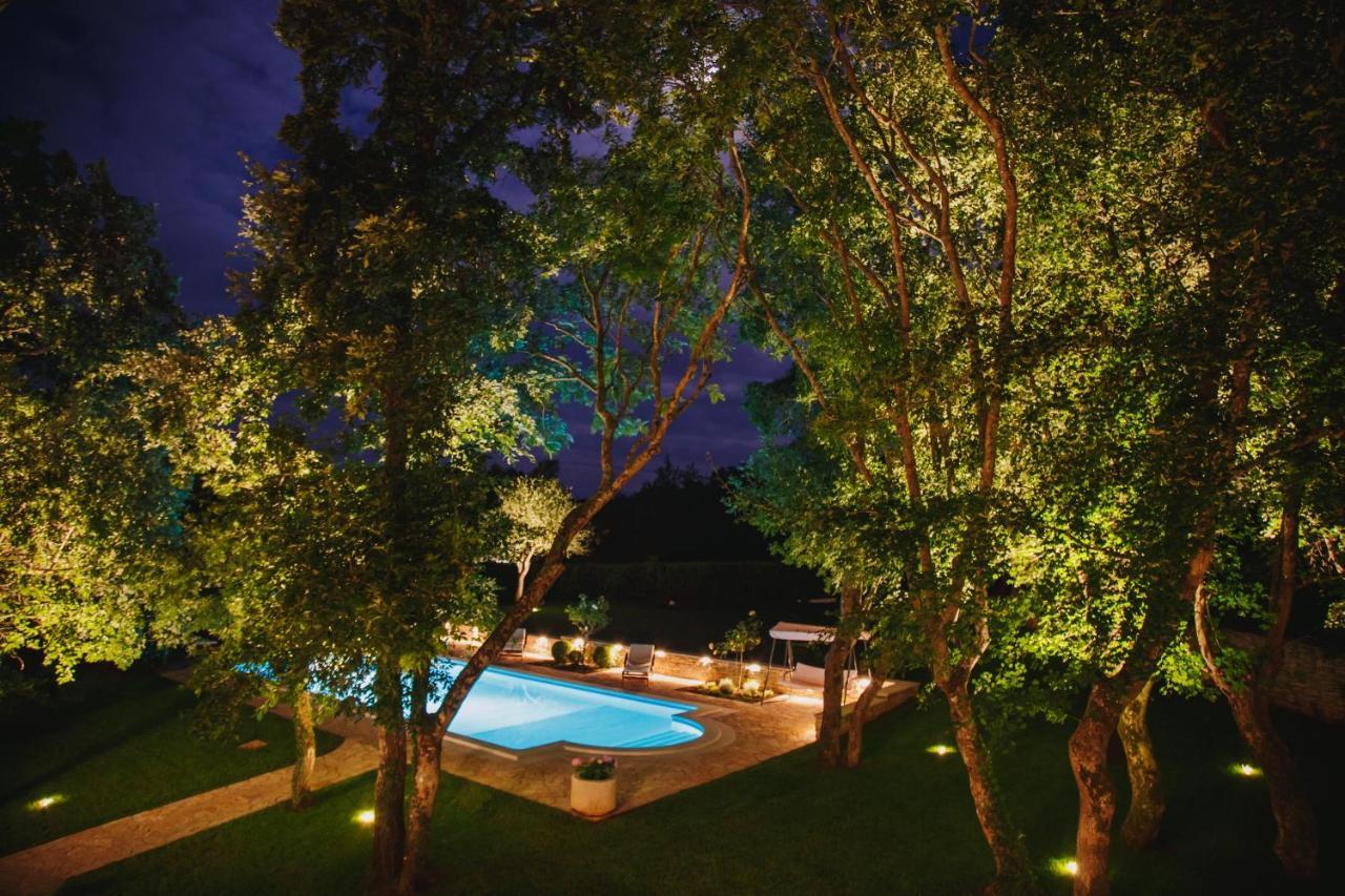 Villa Kringa Tinjan Exteriér fotografie